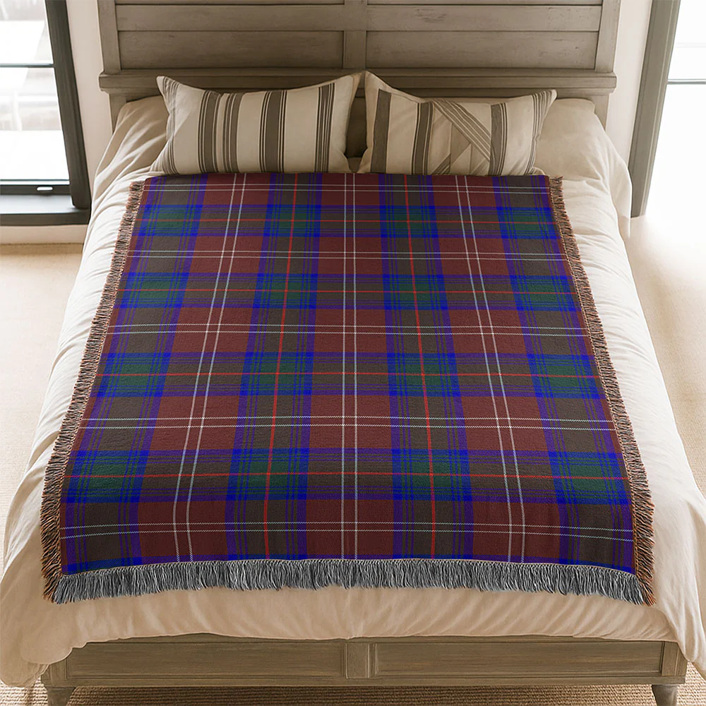 Scottish Chisholm Hunting Modern Clan Badge Tartan Woven Blanket - Image 3