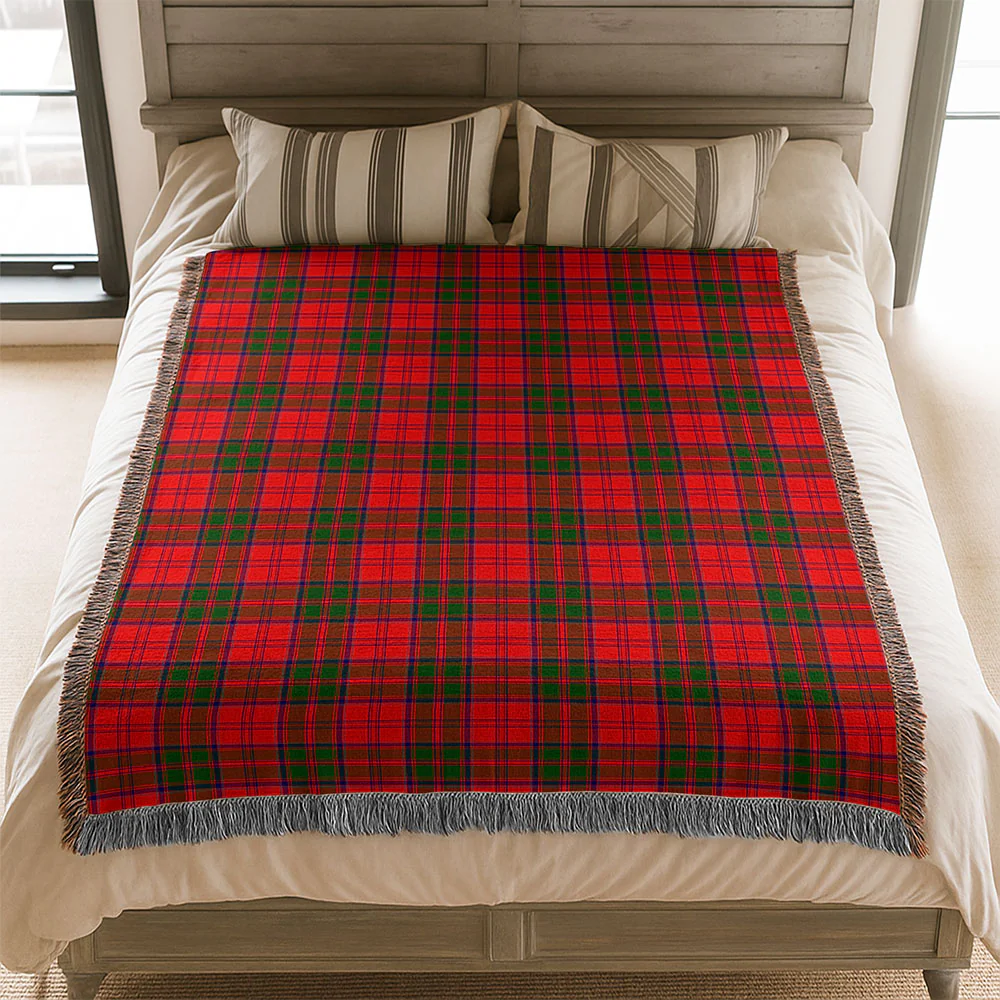 Scottish Grant Modern Clan Badge Tartan Woven Blanket - Image 3