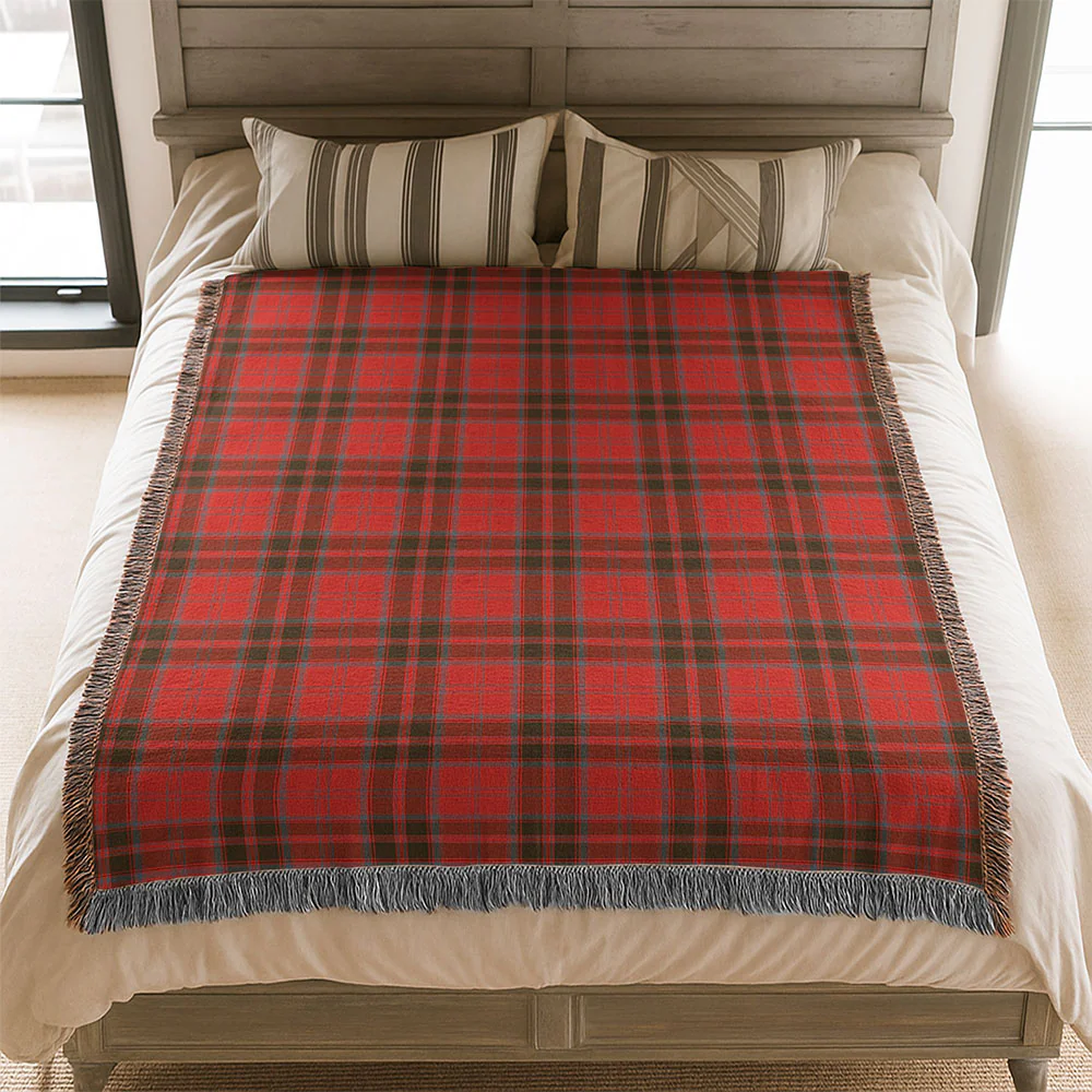 Scottish Grant Weathered Clan Badge Tartan Woven Blanket - Image 3