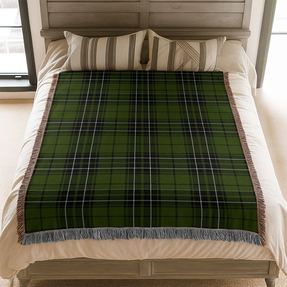 Scottish MacLean Hunting Clan Badge Tartan Woven Blanket - Image 3