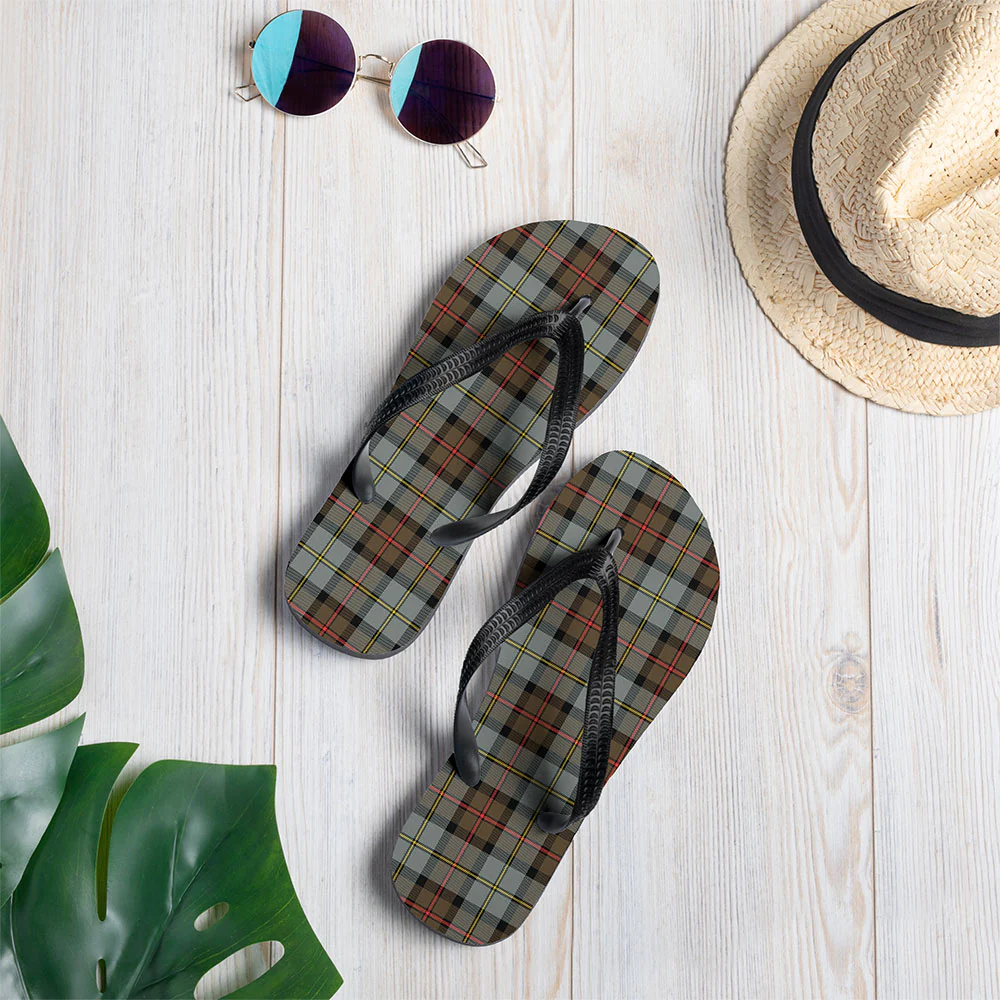 Scottish MacLeod of Harris Weathered Clan Badge Tartan Flip Flops - Image 2